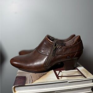 Born Brown Size 8 Leather Ankle Boots
